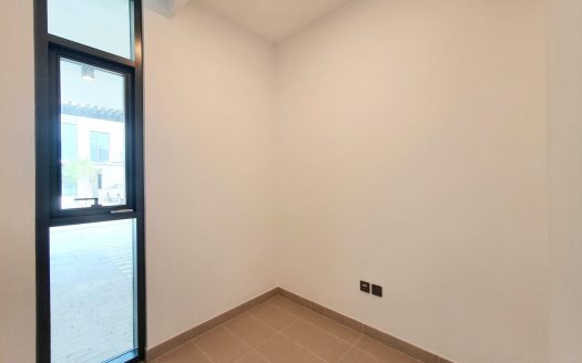 Ready to move | 3Bed+Maids | Back to Back